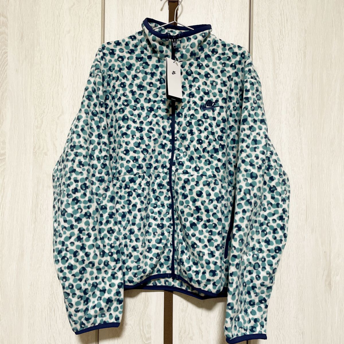 新品 定価9350円 NIKE フリースジャケット ブルー XLサイズ 新品 定価9350円 NIKE フリースジャケット ブルー XLサイズ