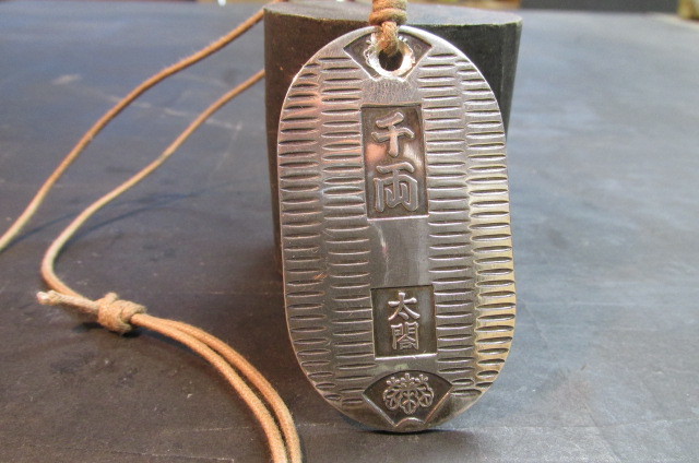 EXPO70 memory original silver made structure . department stamp .. small stamp pendant 50g felt made box ]