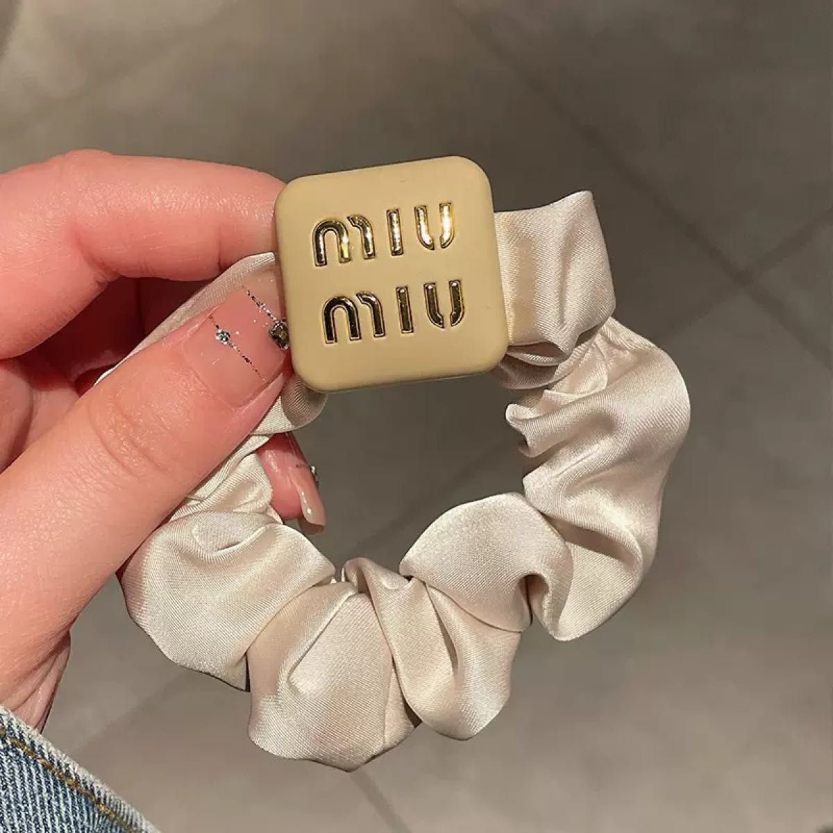 miumiu シュシュ ヘアゴム ホワイト|Yahoo!フリマ(旧PayPay miumiu シュシュ ヘアゴム ホワイト|Yahoo!フリマ(旧PayPay