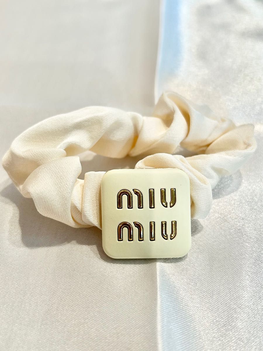 miumiu シュシュ ヘアゴム ホワイト|Yahoo!フリマ(旧PayPay miumiu シュシュ ヘアゴム ホワイト|Yahoo!フリマ(旧PayPay