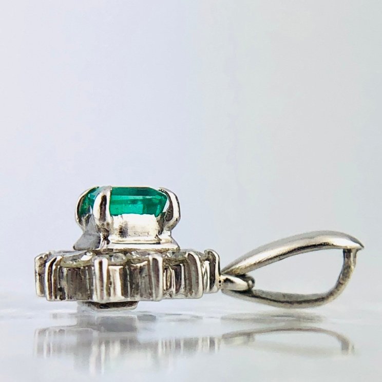 [77] Pt900 emerald diamond pendant top small bead Kirakira on goods note . size total length 14.6mm 1.0g (1246)