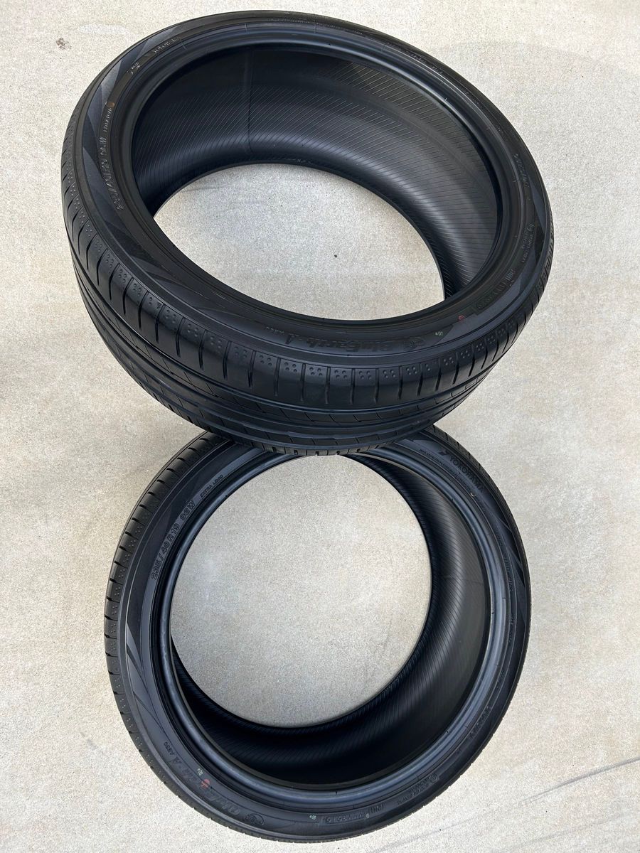 235/40R19 92Y  ヨコハマブルーアース　タイヤ　中古品　