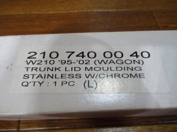 a_未使用品 S210メルセデスベンツ(W210)Eクラスワゴン(1995-2002)用 トランクリッドモールディング(クローム)_画像2