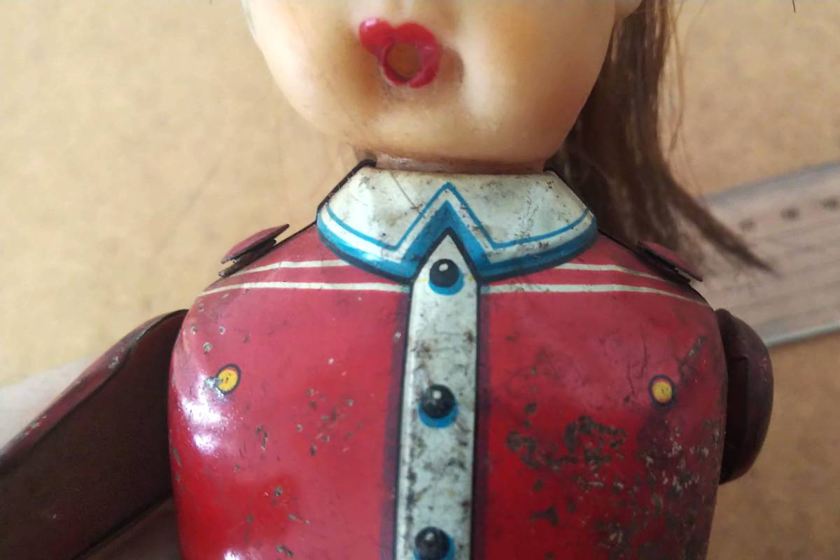  Junk old tin plate. doll ....zen my 