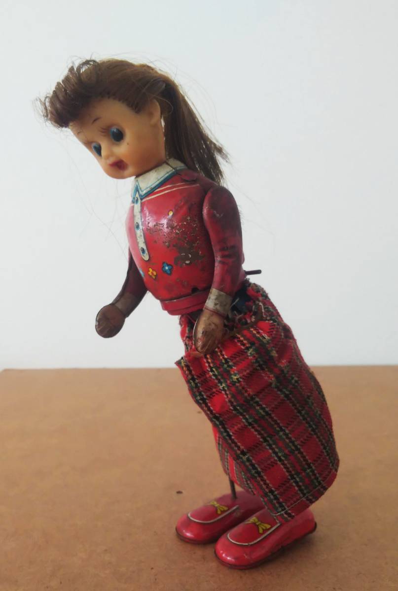  Junk old tin plate. doll ....zen my 