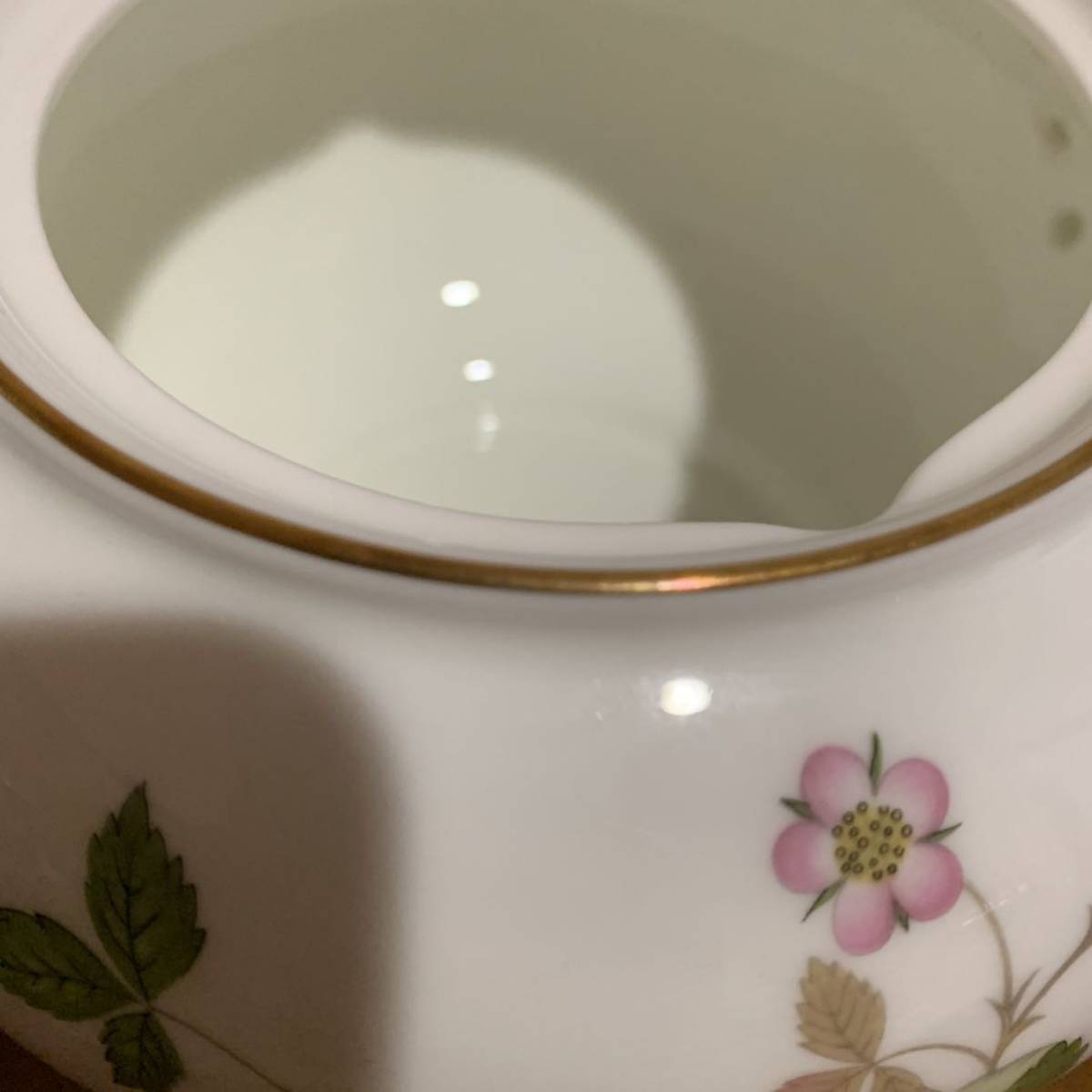 レア 未使用 ウェッジウッド ワイルドストロベリー ティーポット レア 未使用 ウェッジウッド ワイルドストロベリー ティーポット