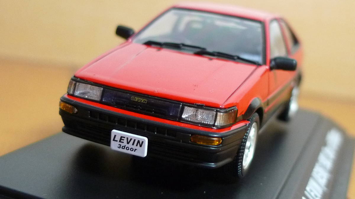 EBBRO　エブロ　トヨタ　カローラ　レビン　AE86　レッド/ブラック　１/43_画像1