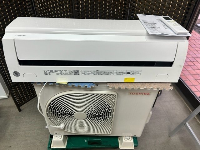 引取可能■美品　2021年製　東芝ルームエアコン　RAS-H221M(W)■6畳程度①_画像1