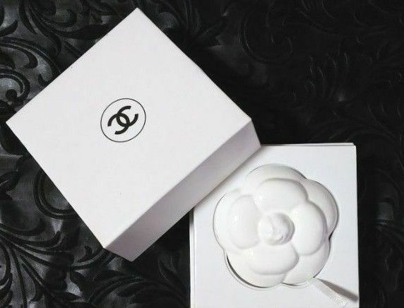 インテリアに素敵です ミ≪CHANEL≫ カメリア・ アロマストーン