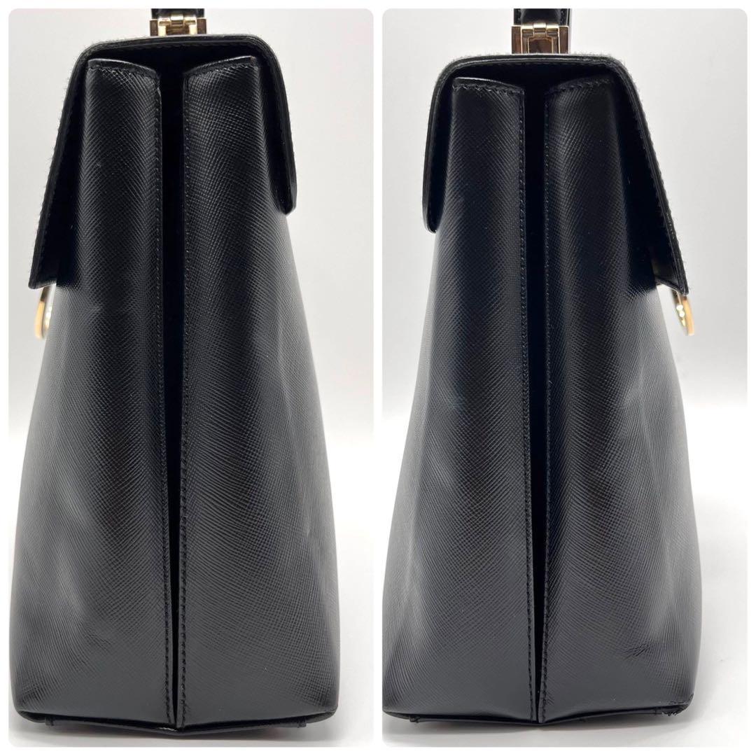 【美品】フェラガモ ガンチーニ ハンドバッグ サフィアーノ ブラック フォーマル Ferragamo ゴールド金具 トップハンドル 黒 レディース