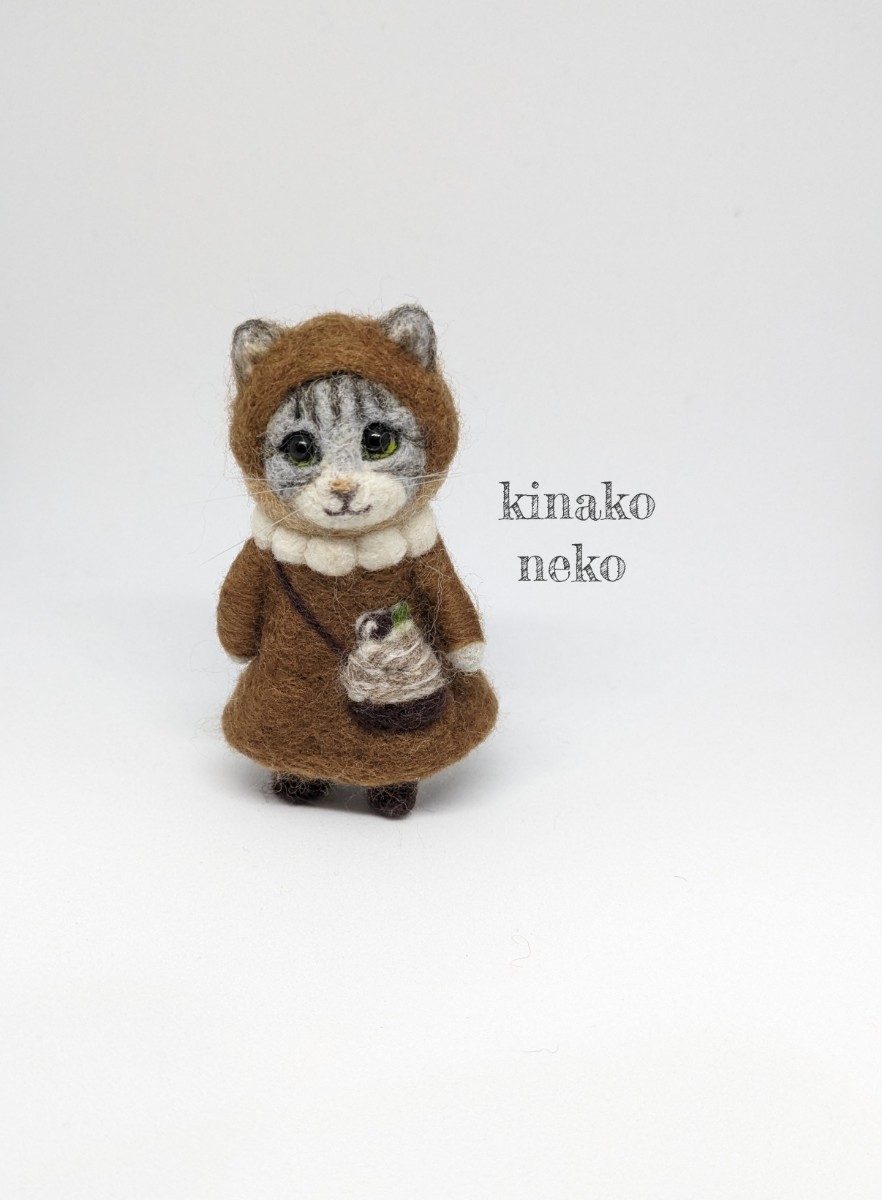 猫　栗のワンピース猫　モンブランポーチ　羊毛フェルト ハンドメイド　ミニチュア　kinako_画像2