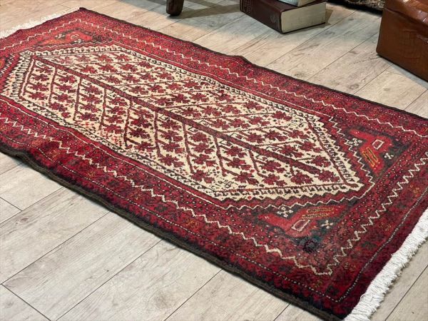 イラン産 バルーチ 149×79cm クリーニング済 トライバルラグ ウール 赤系 手織り絨毯 カーペット ラグ 羊毛 ペルシャ絨毯 441_画像2