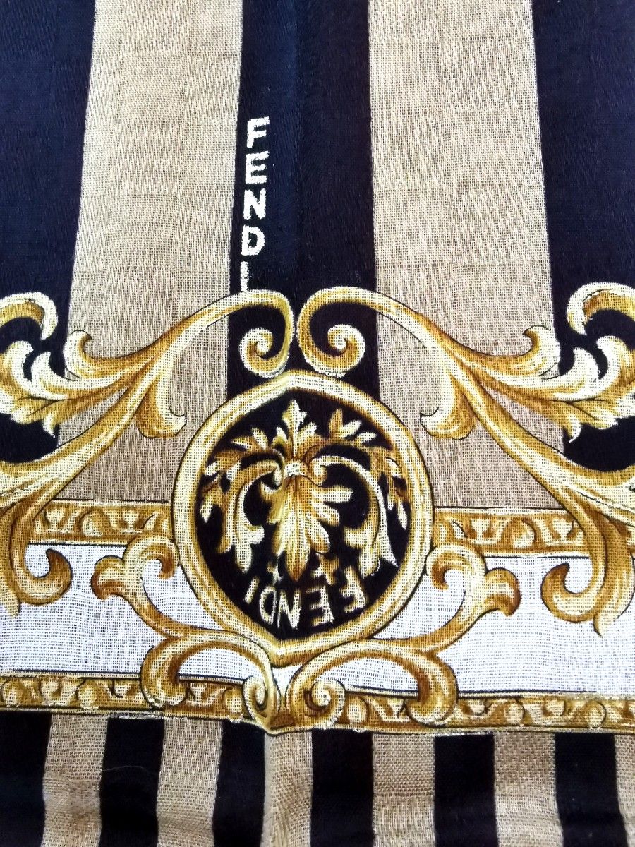 FENDI フェンディ希少上品高級フェンディハンカチサイズ50茶色 FENDI フェンディ希少上品高級フェンディハンカチサイズ50茶色