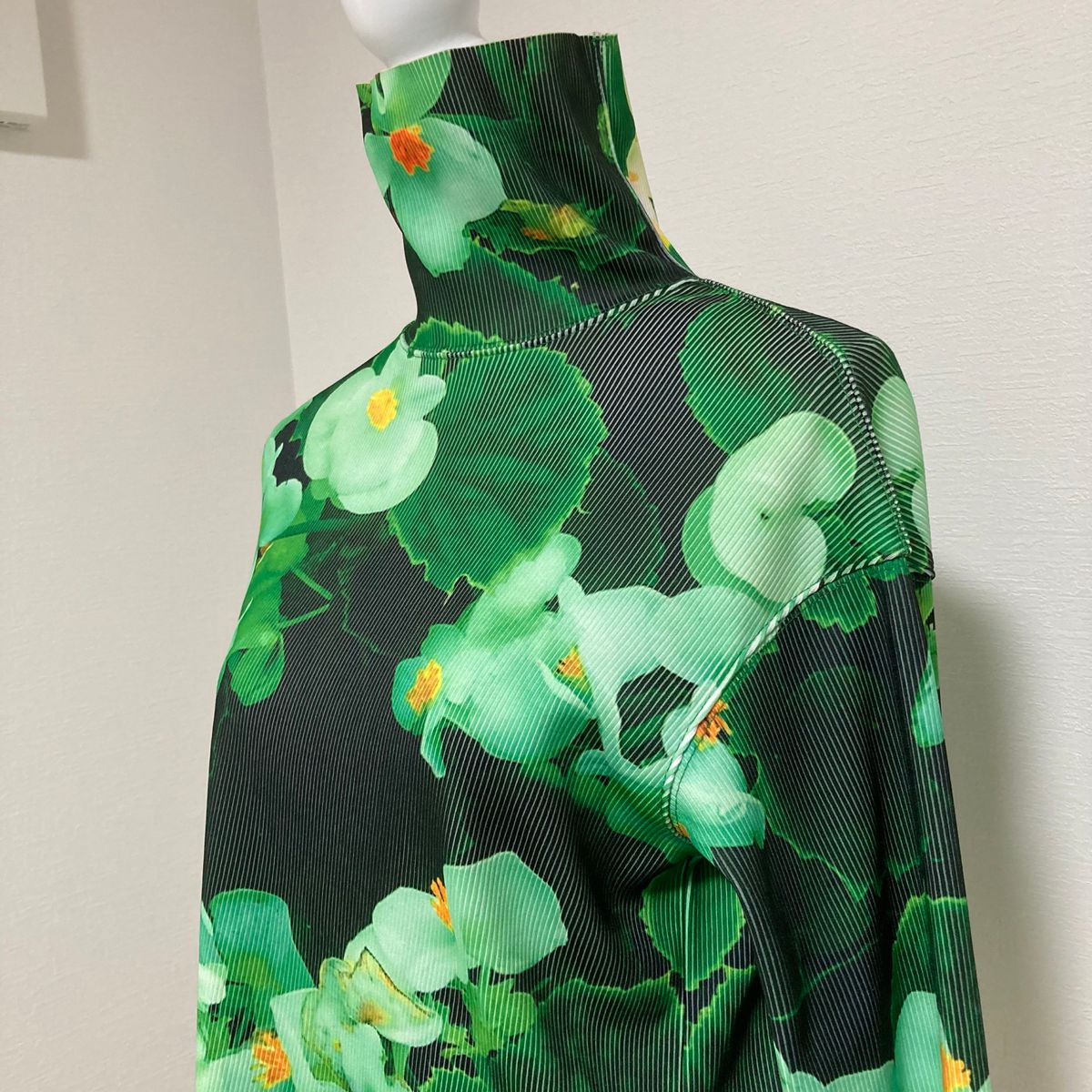 美品 NON TOKYO ノントーキョー リブハイネックトップス 花柄