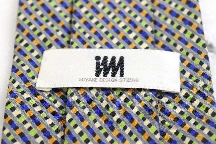  Issey Miyake silk check pattern .. pattern made in Japan brand necktie men's navy superior article ISSEY MIYAKE