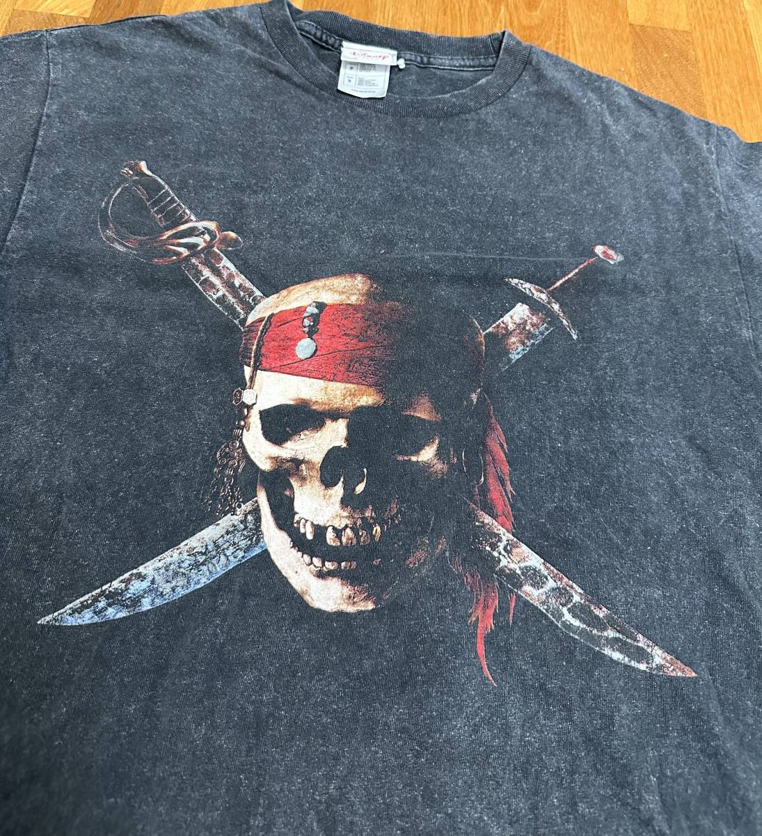 雰囲気◎ 墨黒 00s PIRATES OF THE CARIBBEAN THE CURSE OF THE BLACK PEARL Tシャツ 古着_画像1