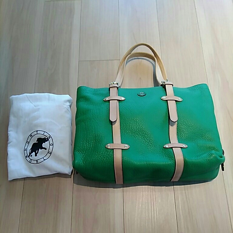 偉大な ハンティングワールド　バッグ　HUNTING WORLD 鮮やか　緑　牛革　ヌメ革持ち手　未使用品　布袋付　大容量　お仕事　マザーズバッグ かばん、バッグ