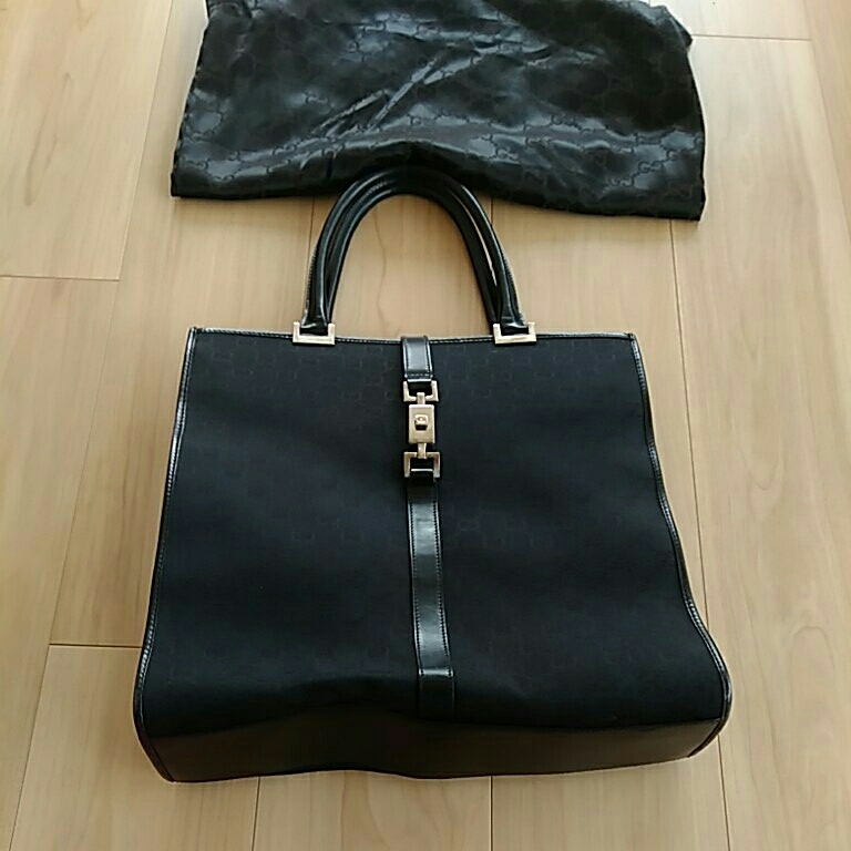 大人女性の GUCCI グッチ GGキャンバス ハンドバッグ 収納力有 ビッグサイズ 布袋付 男女兼用も シルバーパーツ留 黒色 その他 大人女性の GUCCI グッチ GGキャンバス ハンドバッグ 収納力有 ビッグサイズ 布袋付 男女兼用も シルバーパーツ留 黒色 その他