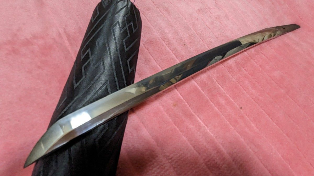 脇差！　在銘！　信吉！　とても斬れる波紋の素晴らしい日本刀！　素晴らしい銀ハバキ！　書類作成して簡単名義変更サービス！　