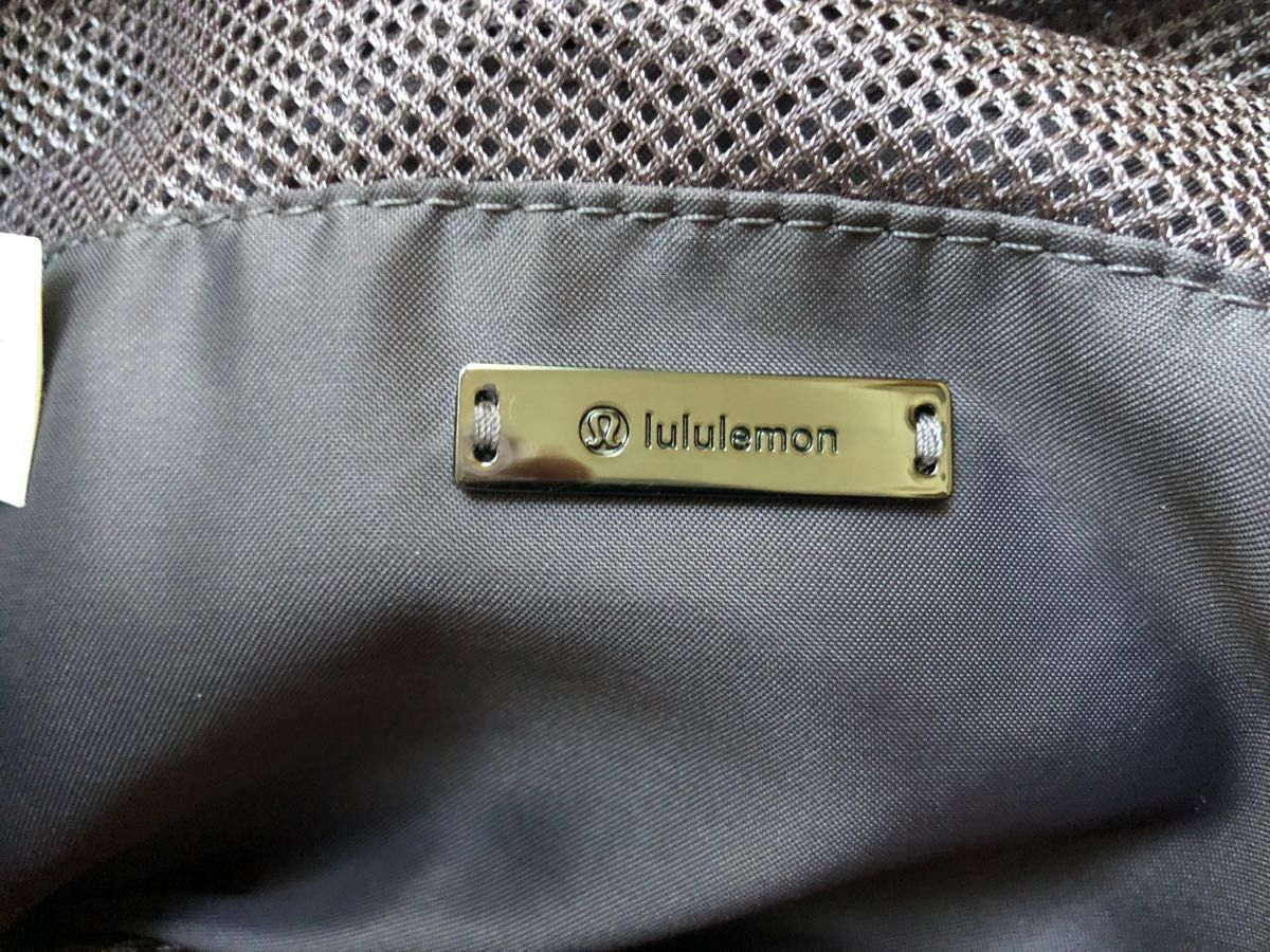 lululemon / ルルレモン ショルダーバッグ 薄いパープル(希少 lululemon / ルルレモン ショルダーバッグ 薄いパープル(希少