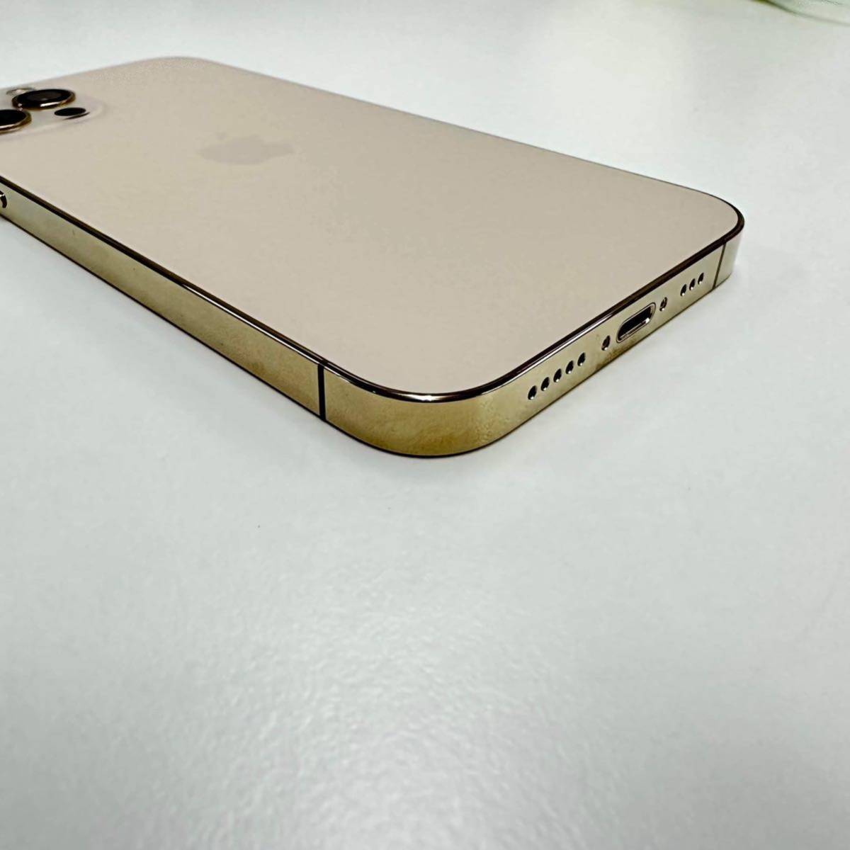 1円スタート/超美品 iPhone PRO / ゴールド/GB SIMロック解除