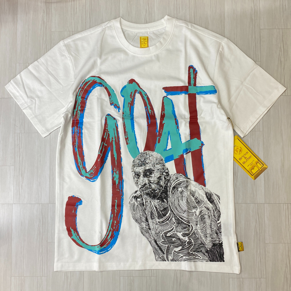 米国新進気鋭ブランド 【2XL】 Bricks & Butter ブリックス＆バター 半袖 グラフィック Tシャツ GOAT 史上最高選手 バスケ 白 USA正規品