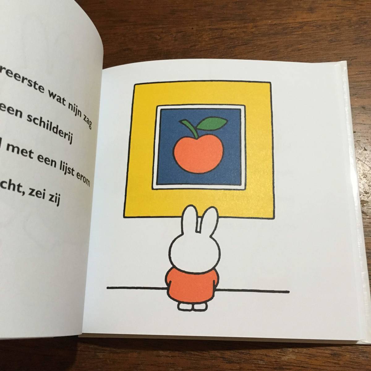 希少 洋書 オランダ語版 Nijntje in het museum / Dick Bruna ミッフィー ディック・ブルーナ_画像3