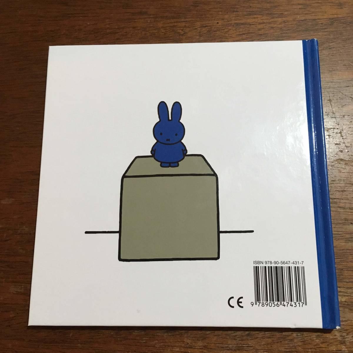 希少 洋書 オランダ語版 Nijntje in het museum / Dick Bruna ミッフィー ディック・ブルーナ_画像2