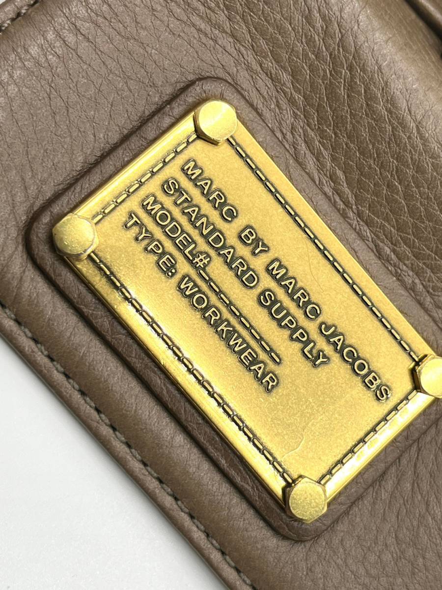 【未使用保管品】MARC BY MARC JACOBS マークバイマークジェイコブス 二つ折り 財布 Wホック ブラウン系 ロゴプレート_画像10