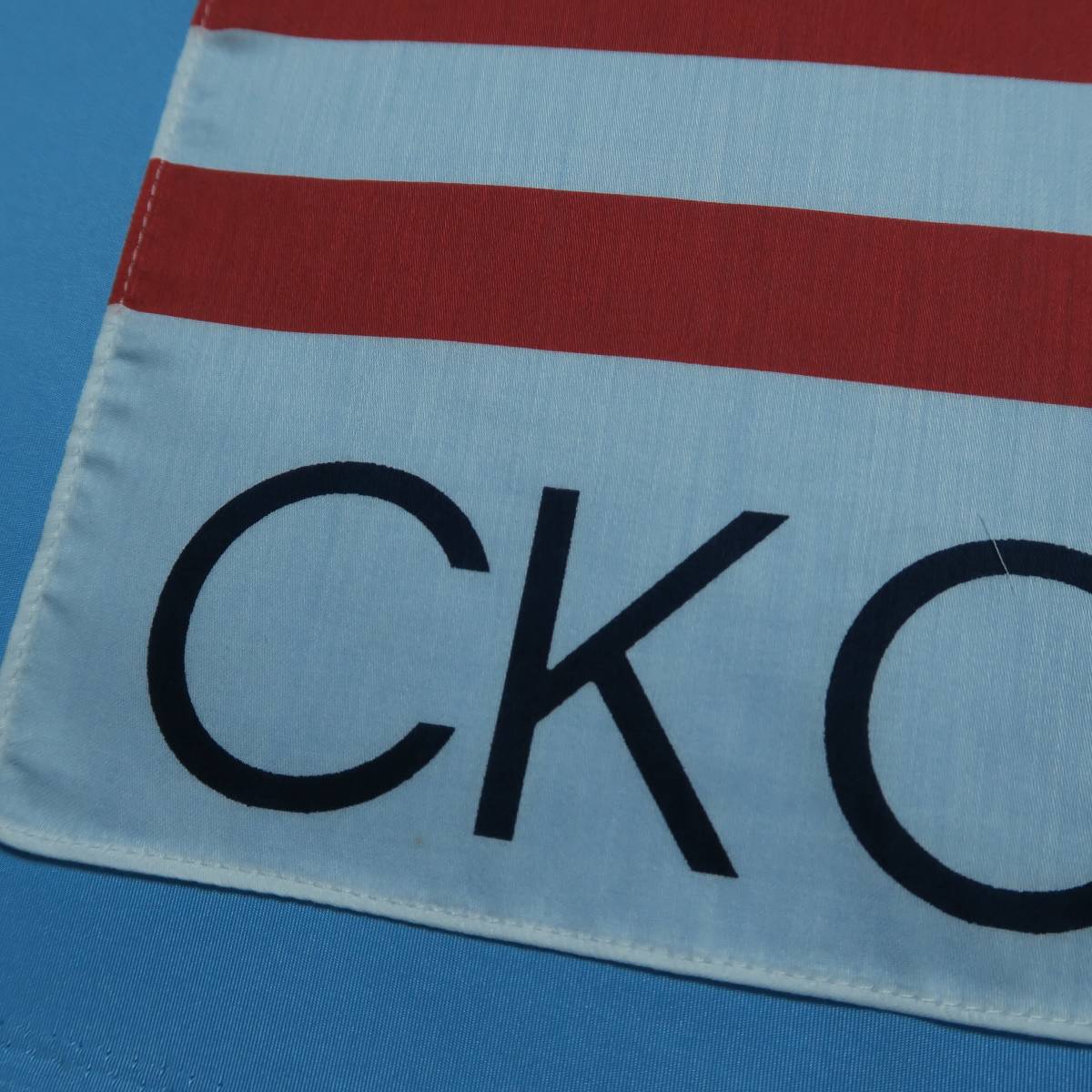 K022■カルバン クライン CALVIN KLEIN　白色系　アメリカ国旗モチーフ　大判ハンカチ　日本製_画像3