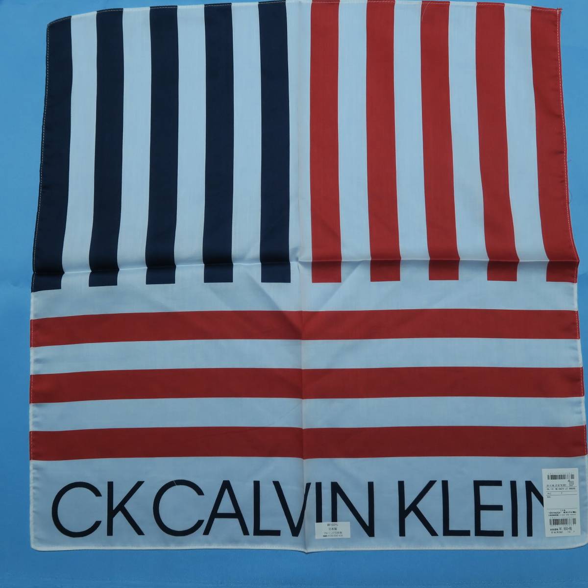 K023■カルバン クライン CALVIN KLEIN　白色系　アメリカ国旗モチーフ　大判ハンカチ　日本製_画像2