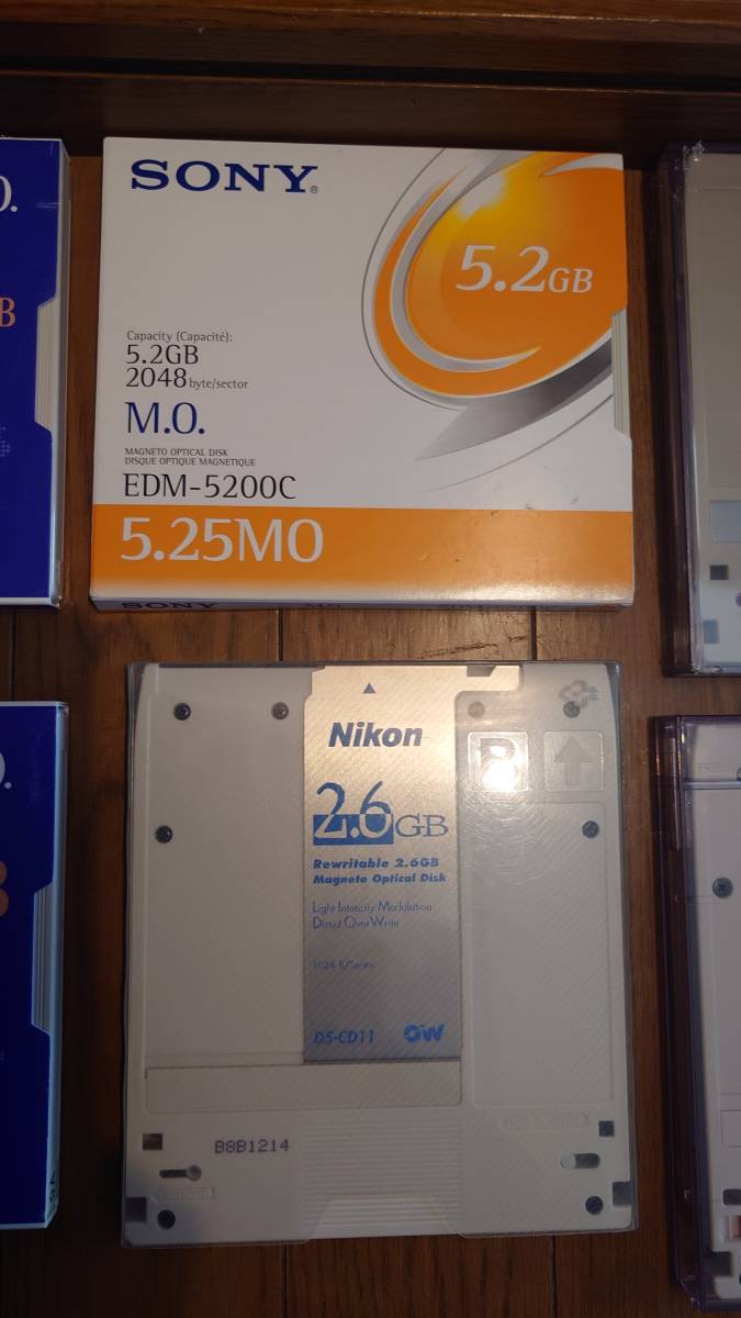 * 5.25 -inch MO disk each Manufacturers used 5 sheets . new goods 1 sheets. total 6 sheets SONY EDM-5200C EDM-1300B EDM-650B Nikon D5-CD11 TEIJIN Maxoptix *