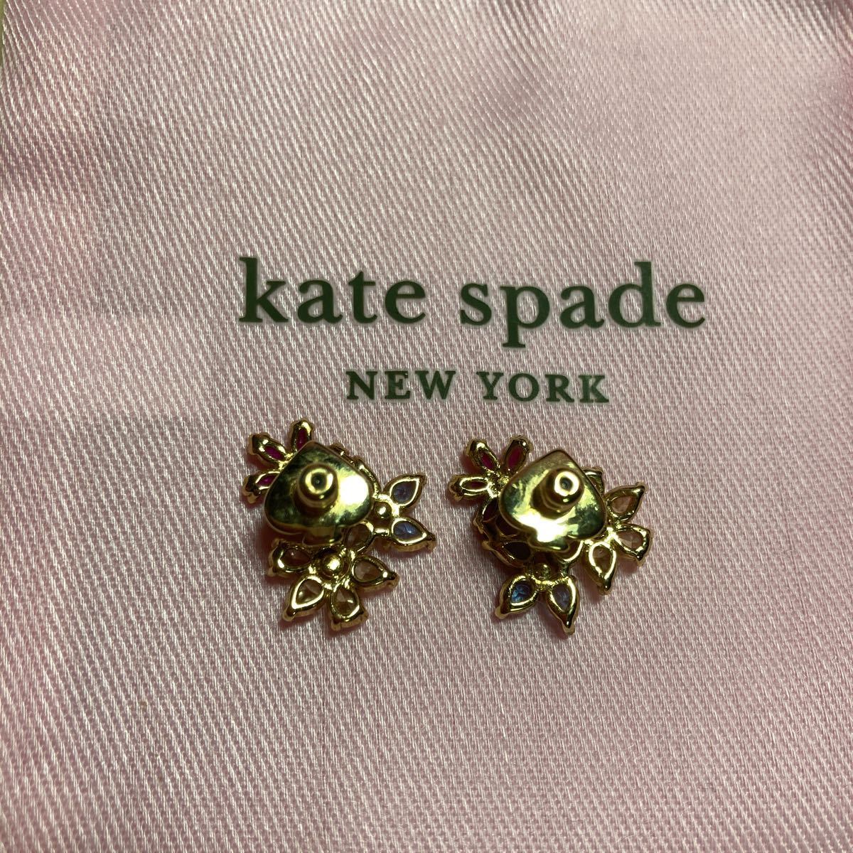 ケイトスペード ピアス ストーン　ビジュー　カラフル　ゴールド　レディース　kate spade 布袋　付属品中古美品　デザイン　アクセサリー_画像2