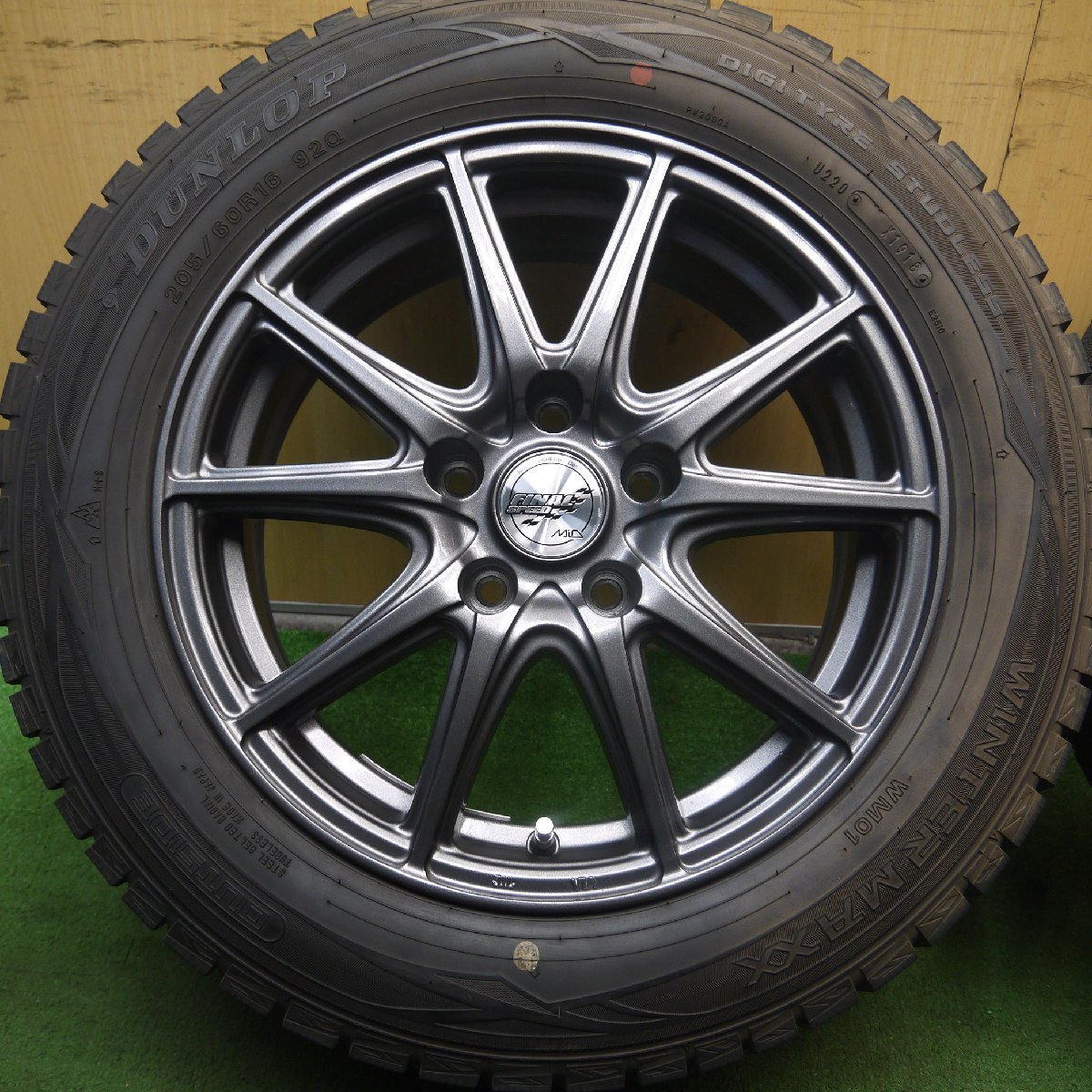 バリ溝！19年！キレイ！9.5分以上★スタッドレス 205/60R16 ダンロップ ウインターマックス WM01 FINAL SPEED MiD 16インチ PCD114.3/5H★_画像2