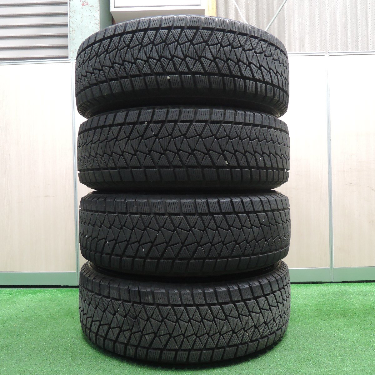 バリ溝！キレイ！9.5分★スタッドレス 225/65R17 ブリヂストン ブリザック DM-V2 LAYCEA レイシア 17インチ PCD114.3/5H★_画像5