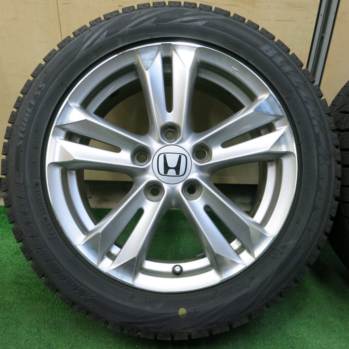 バリ溝！9.5分以上★ホンダ CR-Z 純正 195/55R16 スタッドレス ブリヂストン ブリザック REVO GZ 16インチ PCD114.3/5H CRZ★_画像2