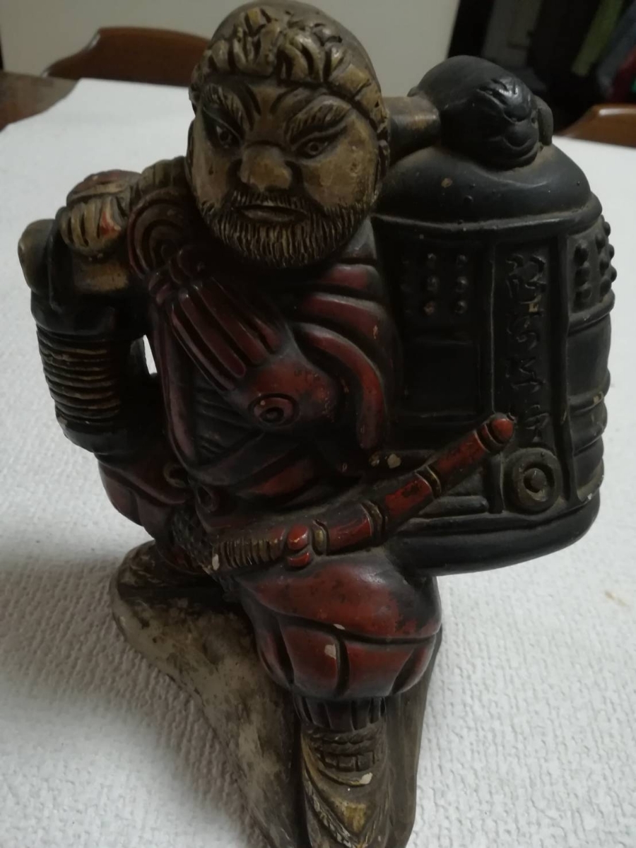 鐘を擔(dān)ぐ男　瀬戸物　人形　置物　31　サイズ80cm