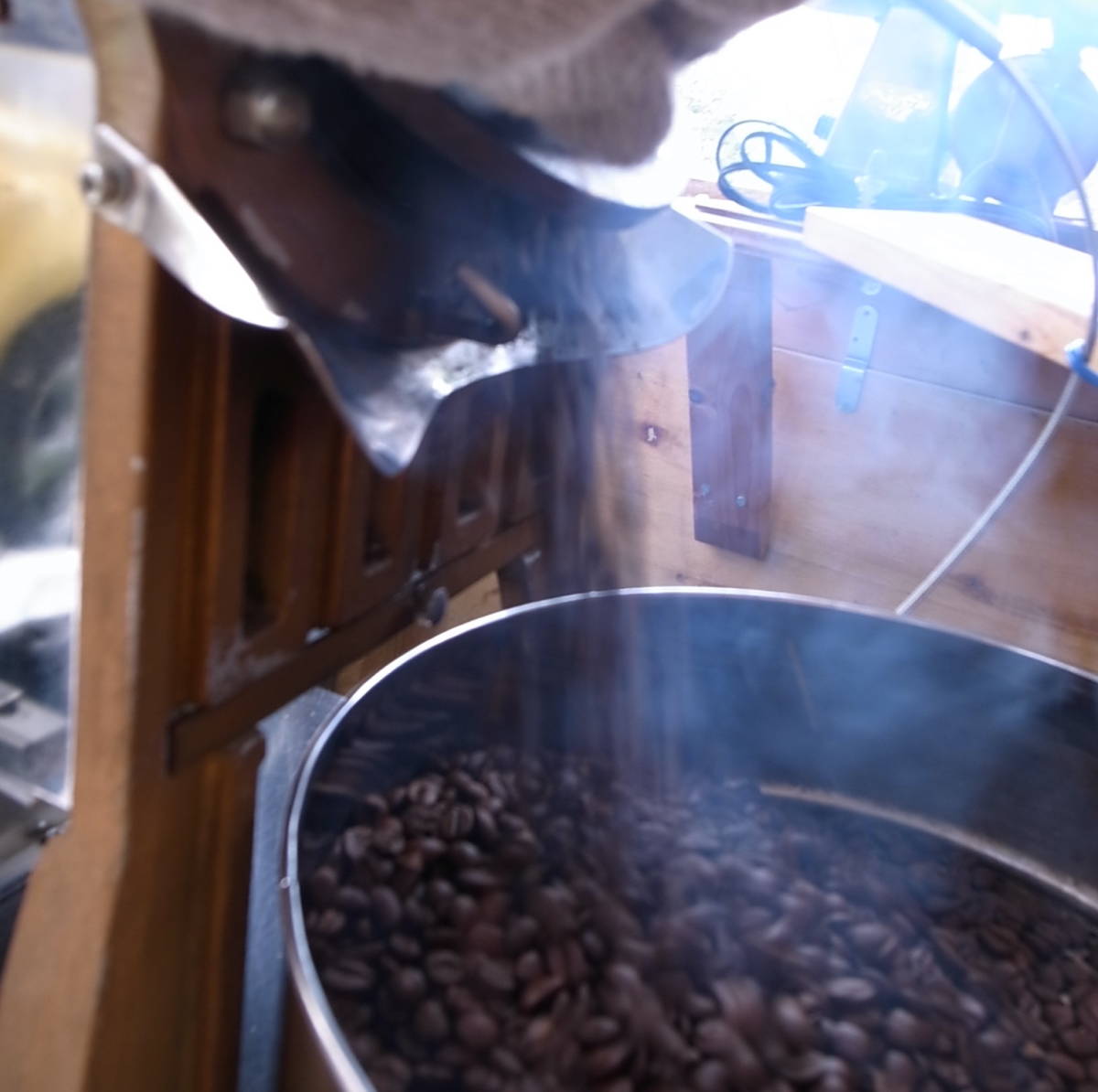 自家焙煎アチャオコーヒー　お楽しみ〜♪ 焙煎したて 飲み比べ300g(100gX3種類) 何が届くか？おまかせください！送料込