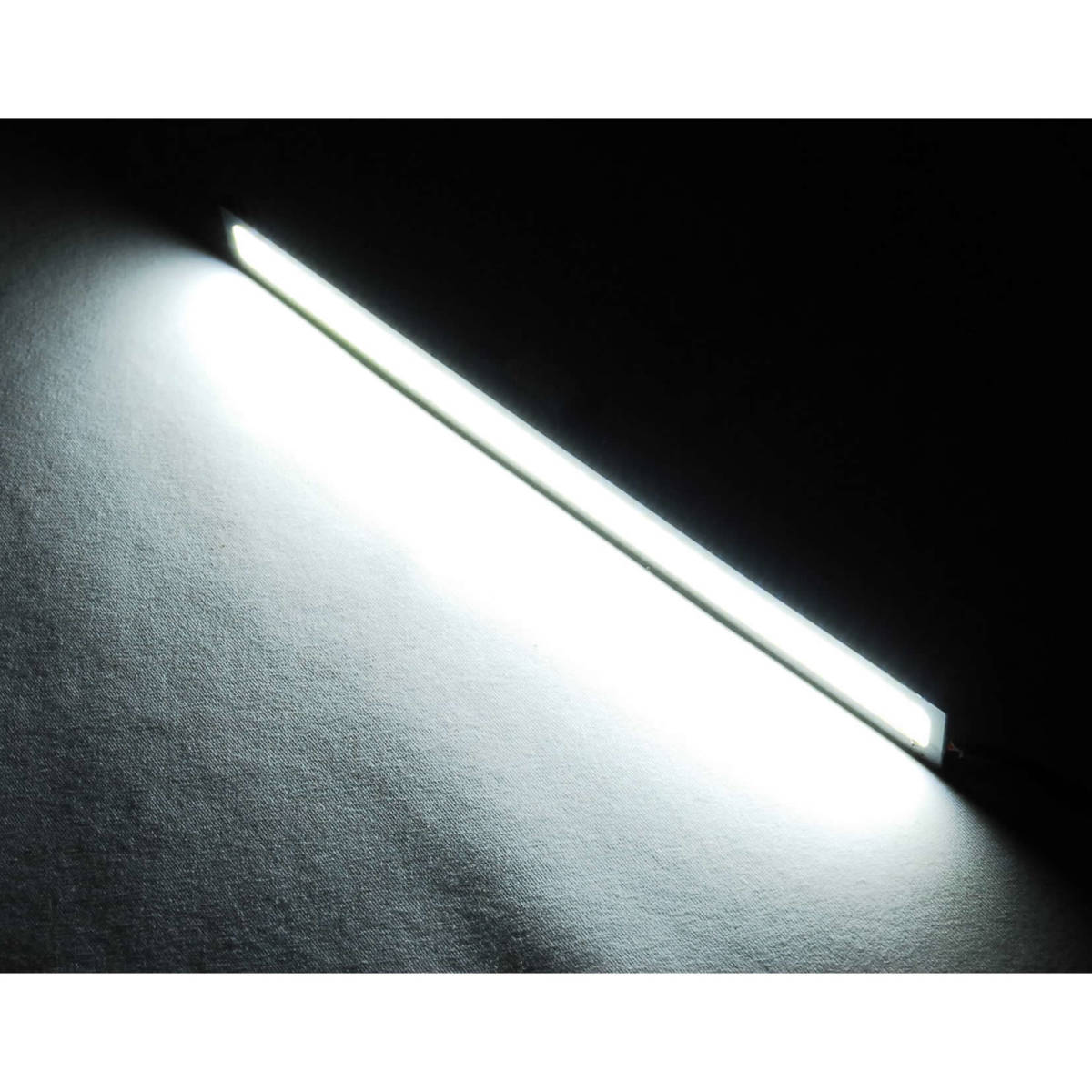 【匿名配送】 COB LED バーライト デイライト ホワイト 2本セット 防水 ブラックフレーム 発光力 強い 白_画像1