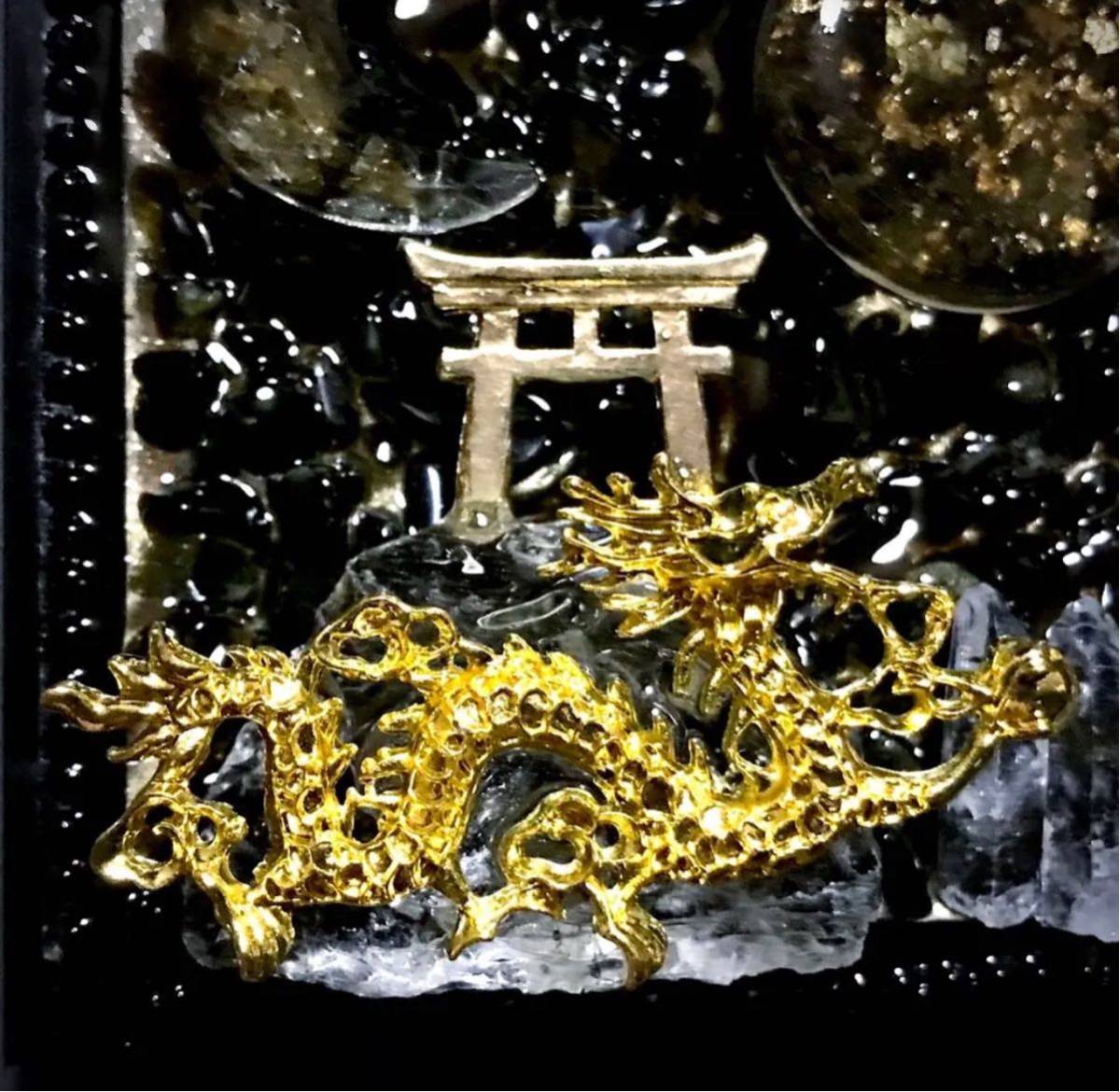 * month night . Mai . dragon * torii * objet d'art *obsiti Anne * citrine * crystal * picture frame type *