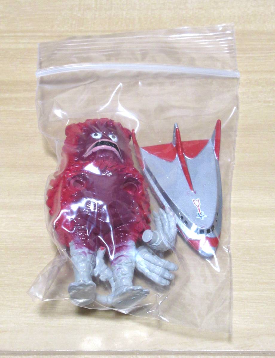 ★【初版凹4つ】 中古・ブックなし　ガシャポンHG　ウルトラマン8　宇宙から来た暴れん坊編　「小型ビートル＆ピグモン」_画像1