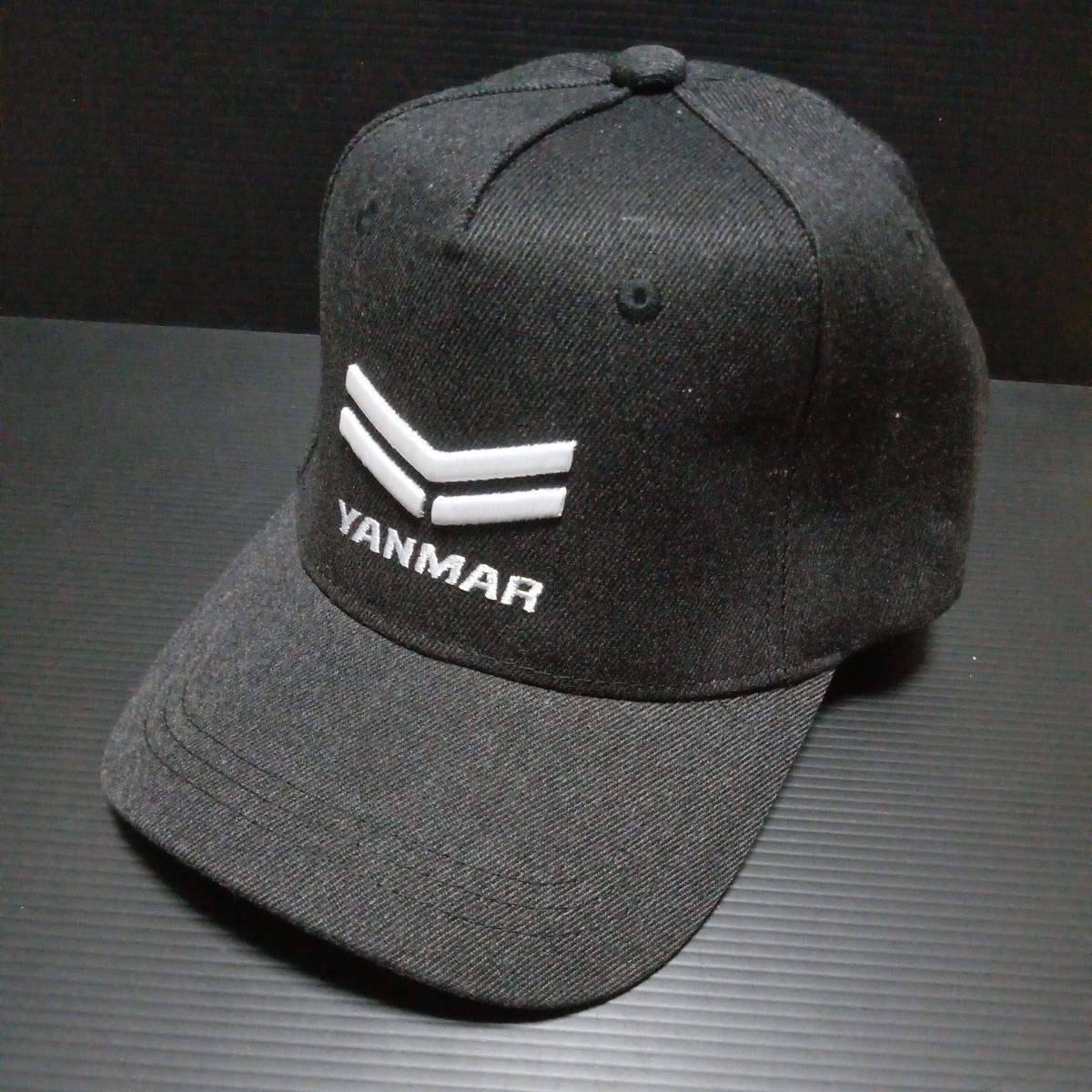 ● ヤンマー「YANMAR キャップ」刺繍 帽子　黒系／白ロゴ_画像1