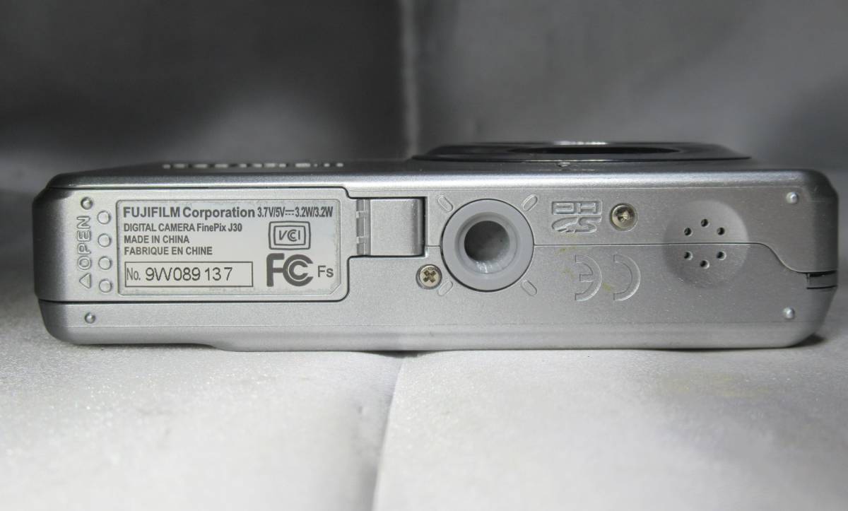 FUJIFILM / 富士フィルム FinePix J30 1220万画素 コンパクト FUJIFILM / 富士フィルム FinePix J30 1220万画素 コンパクト