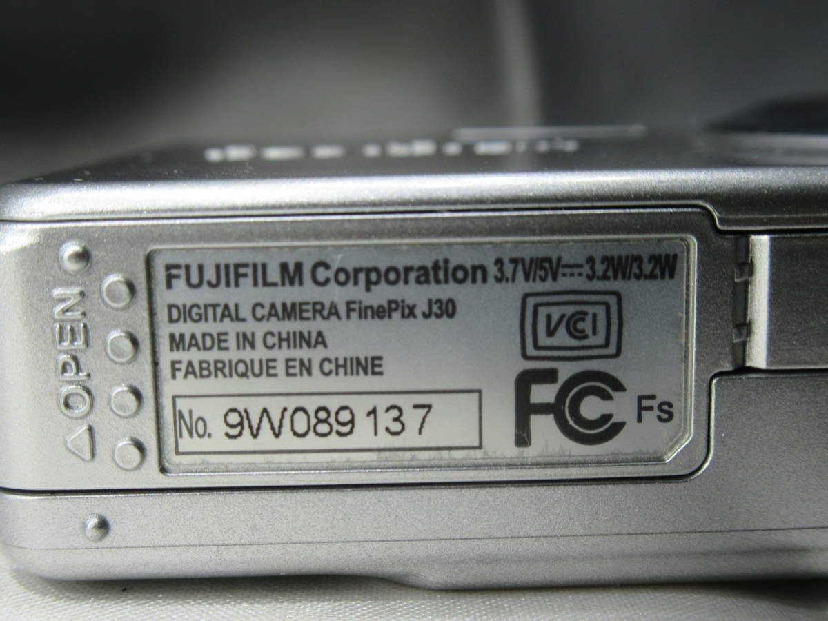 FUJIFILM / 富士フィルム FinePix J30 1220万画素 コンパクト FUJIFILM / 富士フィルム FinePix J30 1220万画素 コンパクト