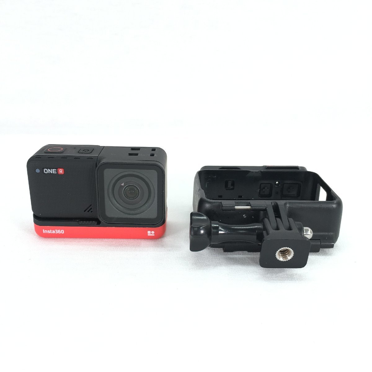 〇中古品〇INSTA360 ONE R ビデオカメラ 付属品なし 4K WIDE ANGLE F2.8 16.4mm equiv.