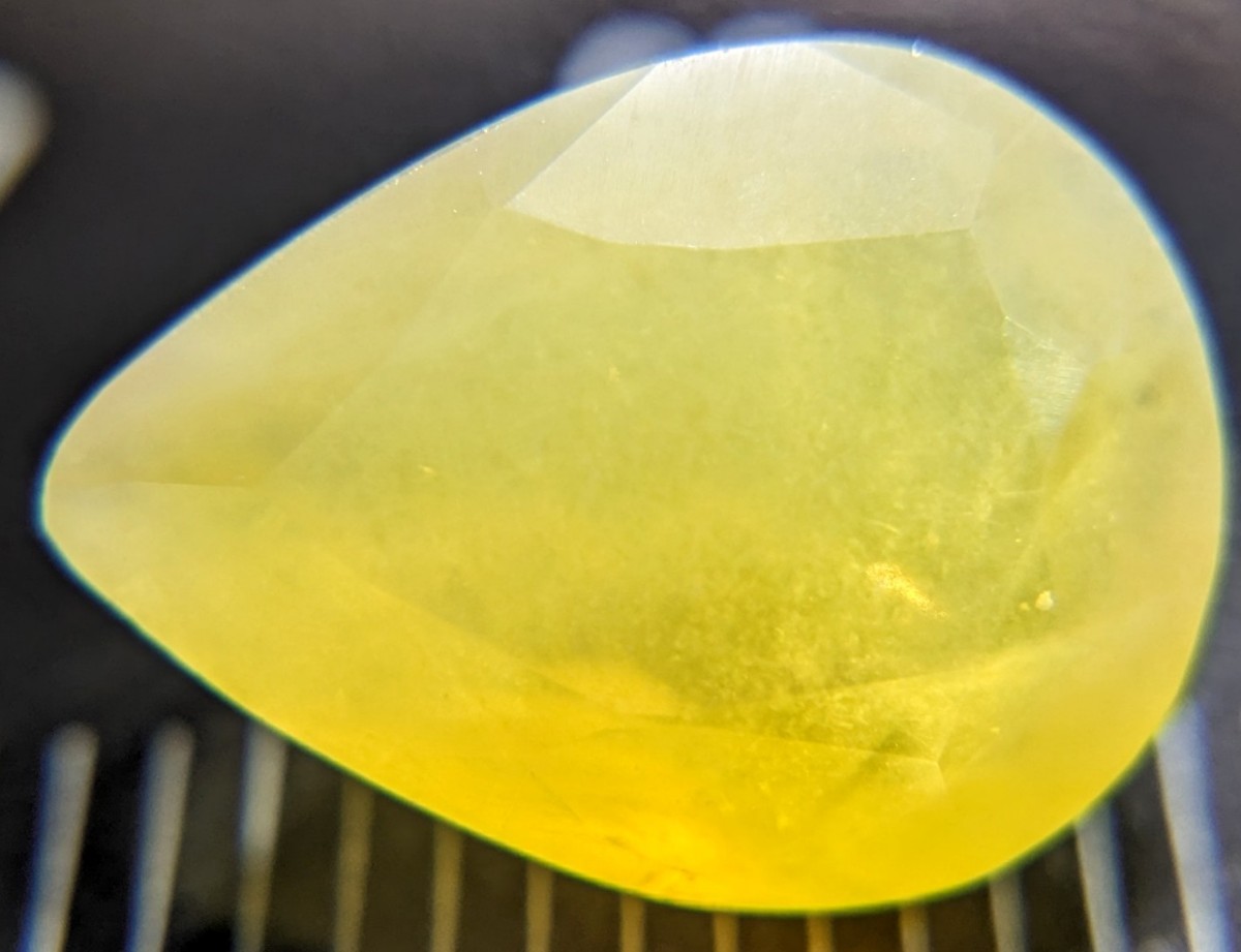 美しい天然ファイヤーオパール 2.74ct ゴールデンイエローオパール