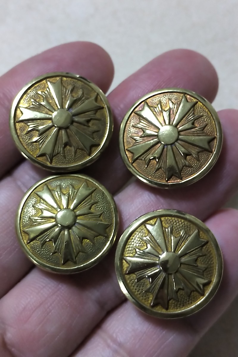 旧タイプ 旭日彰 警察制服ボタン 21mm 4個 穴アキ 金色 警察グッズ 冬服用 真鍮製 ピーポくん 警視庁 旧式 美品 マニアのあなたに 実物_画像1