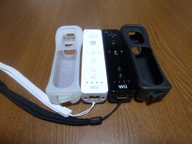 RSJ096【送料無料 即日配送 動作確認済】Wii リモコン　 ジャケット ストラップ　 2個セット ホワイト　ブラック　白　黒_画像3