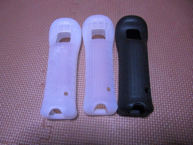 J043【送料無料】Wii ジャケット３個セット（クリーニング済）リモコンカバー　ホワイト　ブラック