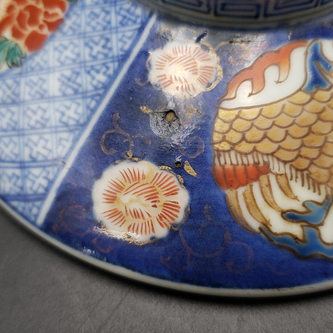  крышка имеется .... средний горшок Imari старый Imari диаметр примерно 12cm белый фарфор с синим рисунком цветная роспись фарфор somenishiki чашка золотая краска крышка имеется фарфоровая пиала тарелка . старый необычный цветок [60s1889]